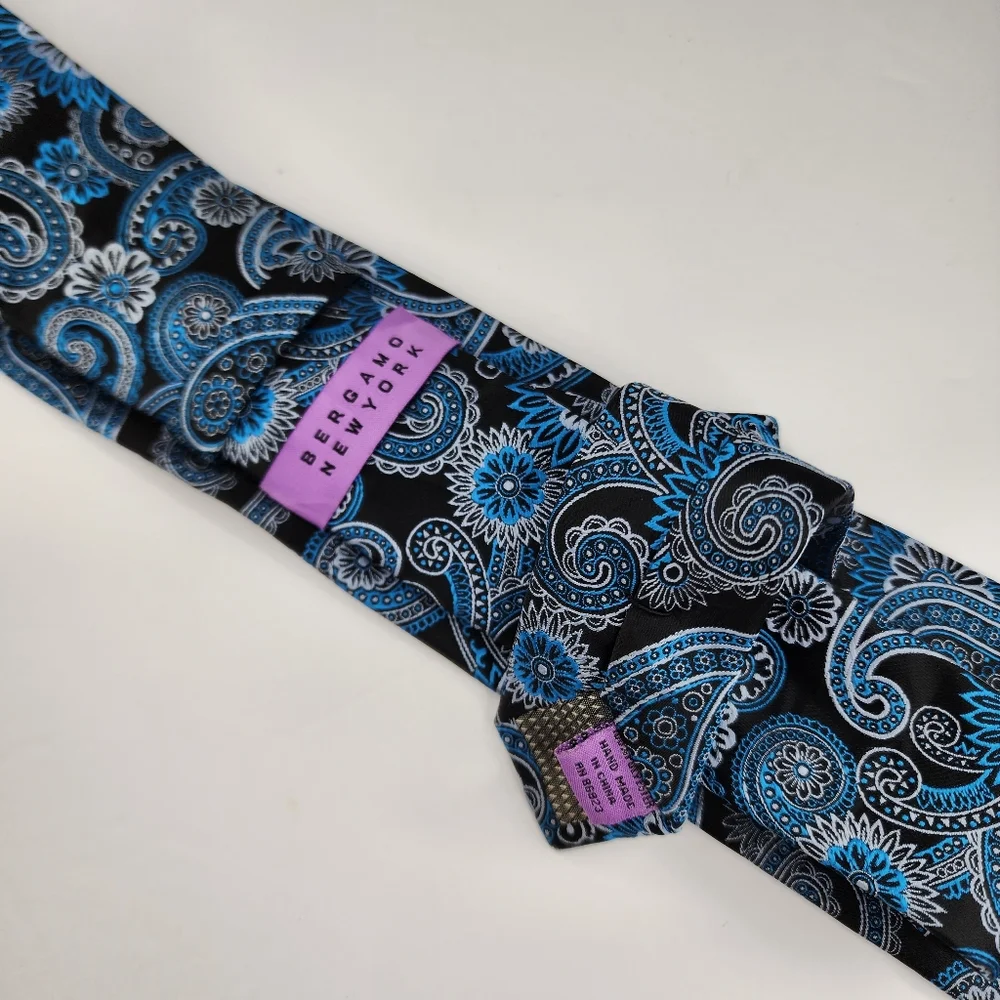 BERGAMO NEW YORK Blue Paisley Tie.